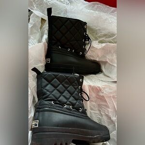 SPERRY Black QuiltedWinterBoots worn 4 times! Goes with quilted bags Price Firm